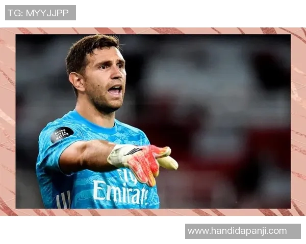 马丁内斯：从足球场上的传奇到生活中的真实故事