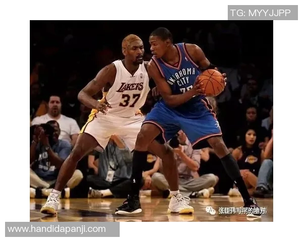 雷霆与火箭激战1226精彩回顾分析球员表现与战术布局 雷霆与火箭激战1226精彩回顾分析球员表现与战术布局