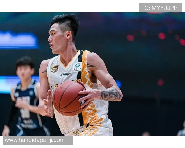 刘铮的篮球梦想与奋斗历程：从青涩少年到职业球员的成长之路