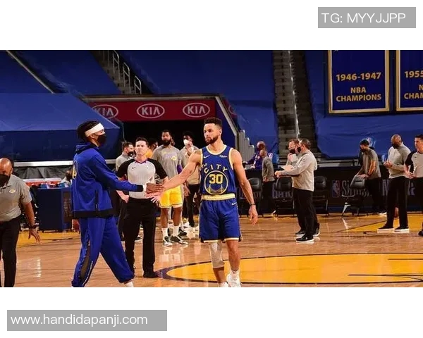 艾佛森带领76人挑战湖人传奇对决回顾与精彩瞬间分析