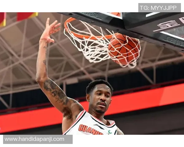 马尚布鲁克斯：从篮球场上的巨星到生活中的奋斗者之路